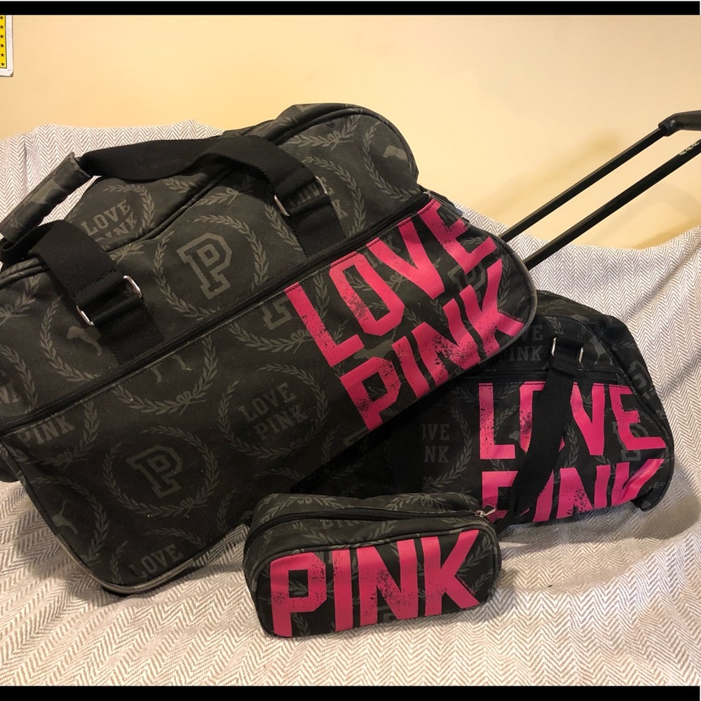PINK VICTORIAS SECRET LUGGAGE SET
